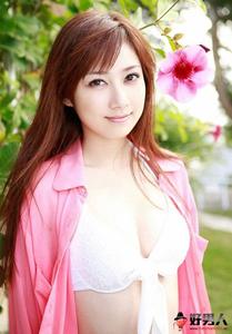 26���ϵ���Ůһ�߸����Ѵ�绰һ�߸���